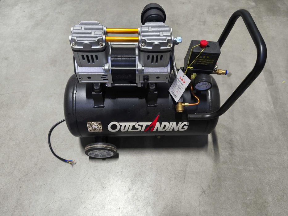 Bezolejowy kompresor powietrza 30L, 7 bar, 980 W - Używany, sprawny