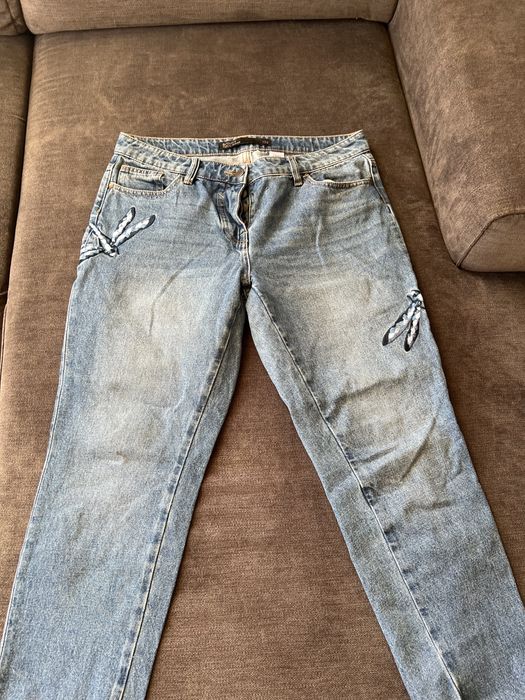 Jeansy Mom Fit z motywem Ważki