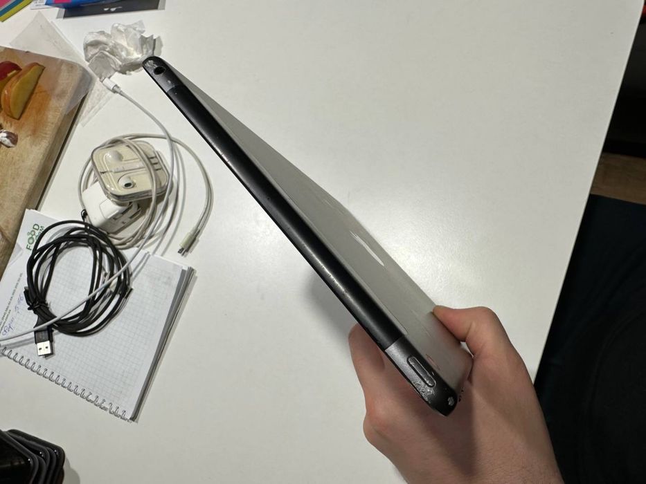 Apple Ipad 7 128GB Wi-FI (+ чохол)