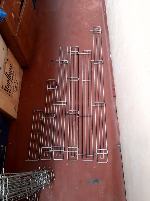 Обмежувач полиц, стелажів