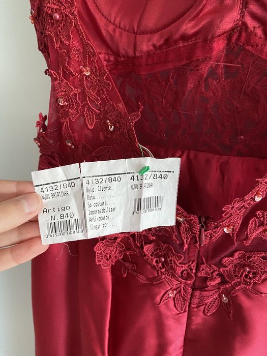 Vestido de gala vermelho cereja