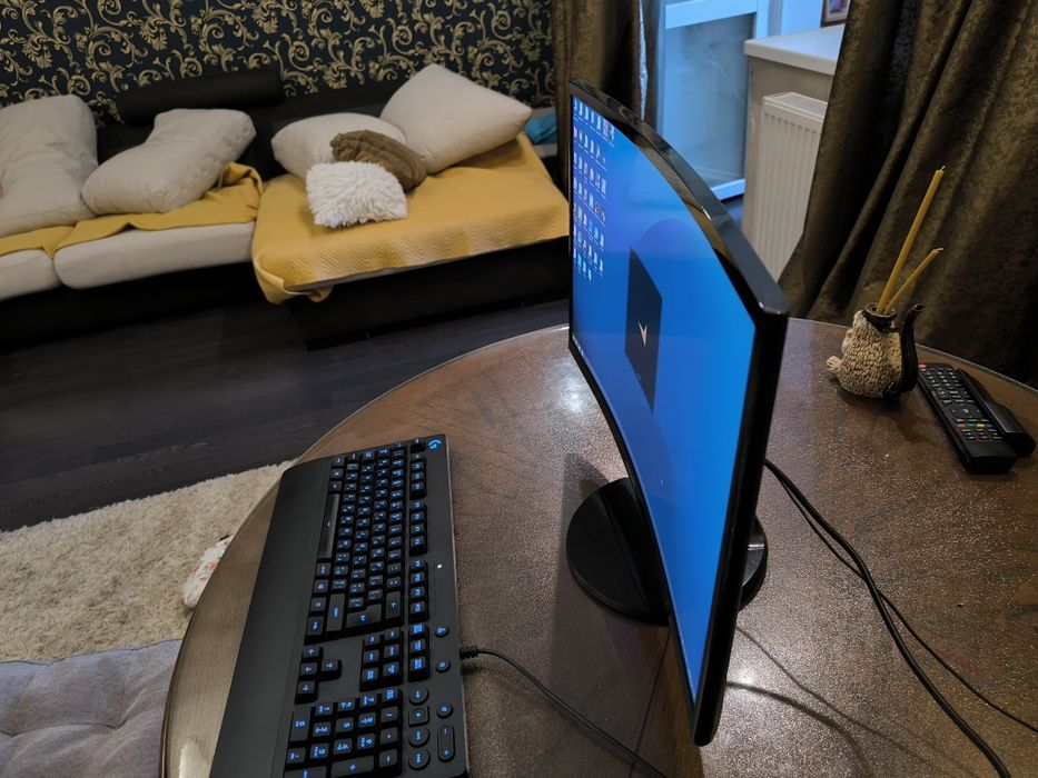 Монітор Samsung C24F390FHI