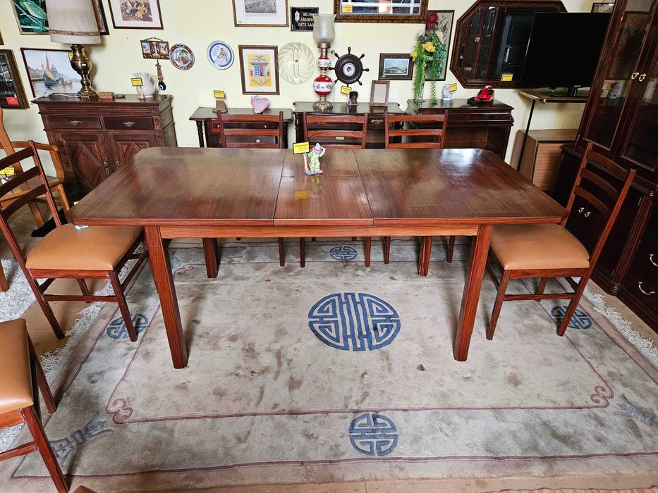 Mesa vintage extensível - óptimo estado - Só a mesa as cadeiras são à parte