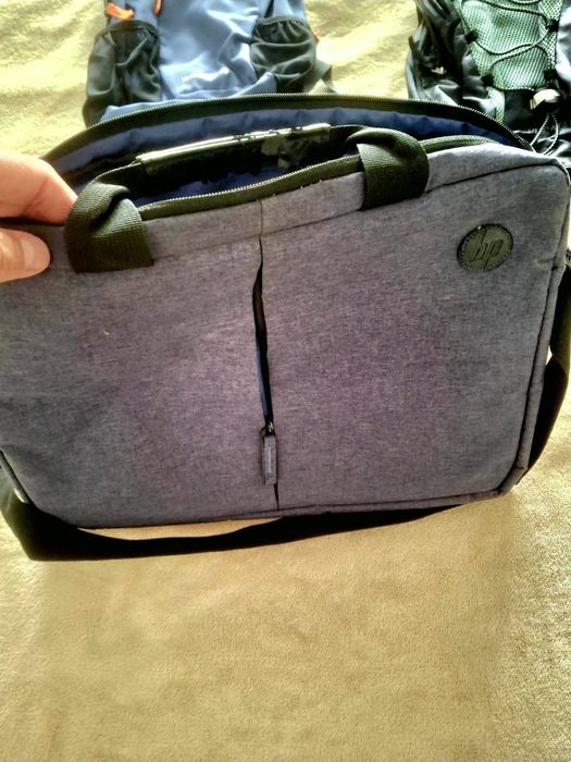 2 mochilas hiking + 1 bolsa laptop