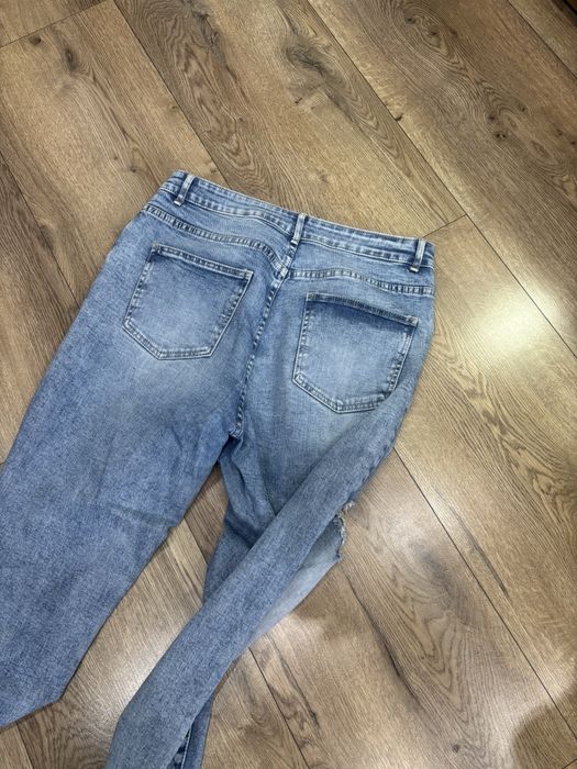 Spodnie damskie jeansowe.