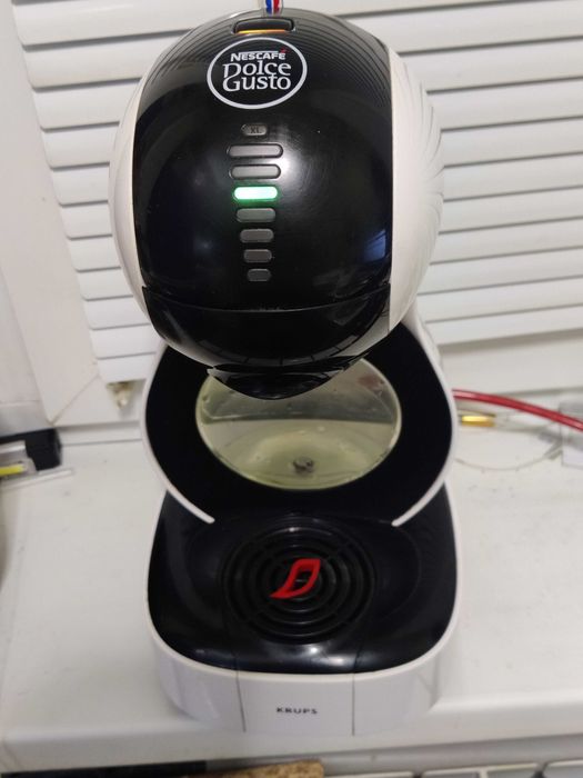 Капсульна кавоварка Dolce Gusto б/у в чудовому робочому стані.