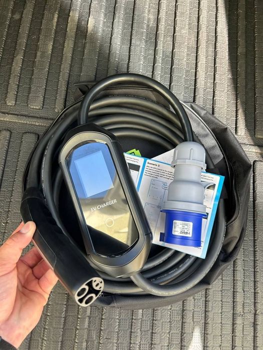 Зарядний пристрій для американських електромобілів