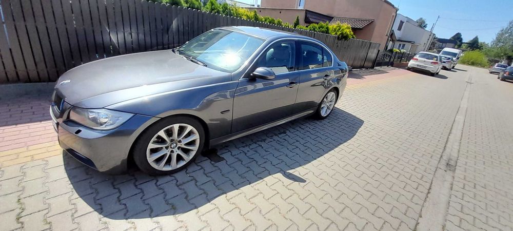 BMW E90 325i