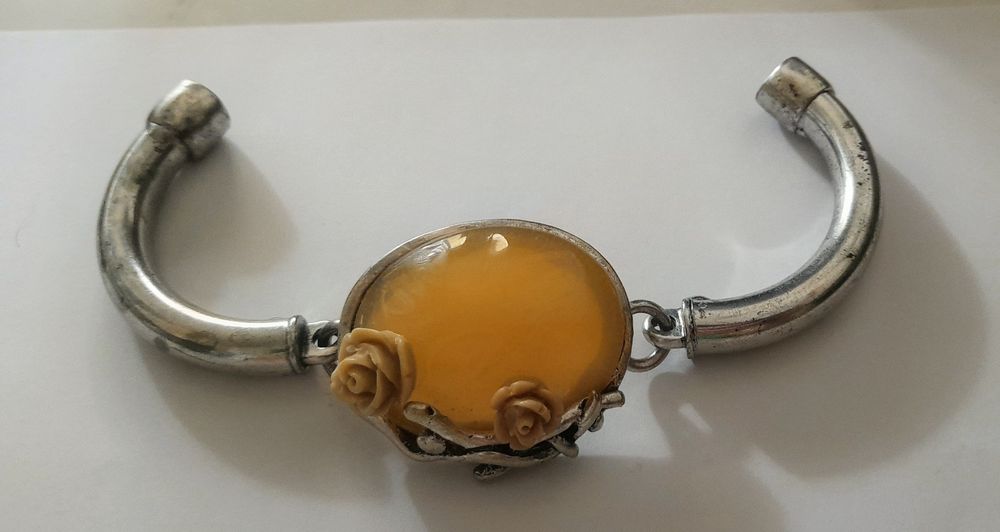 Bracelete vintage com pedra ambar e fecho iman - Bom estado