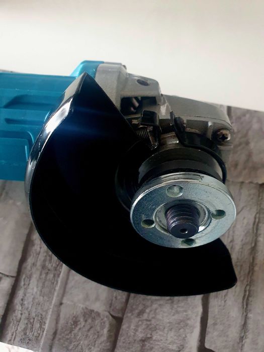 Rebarbadora com 2 baterias e 3 discos Novos.