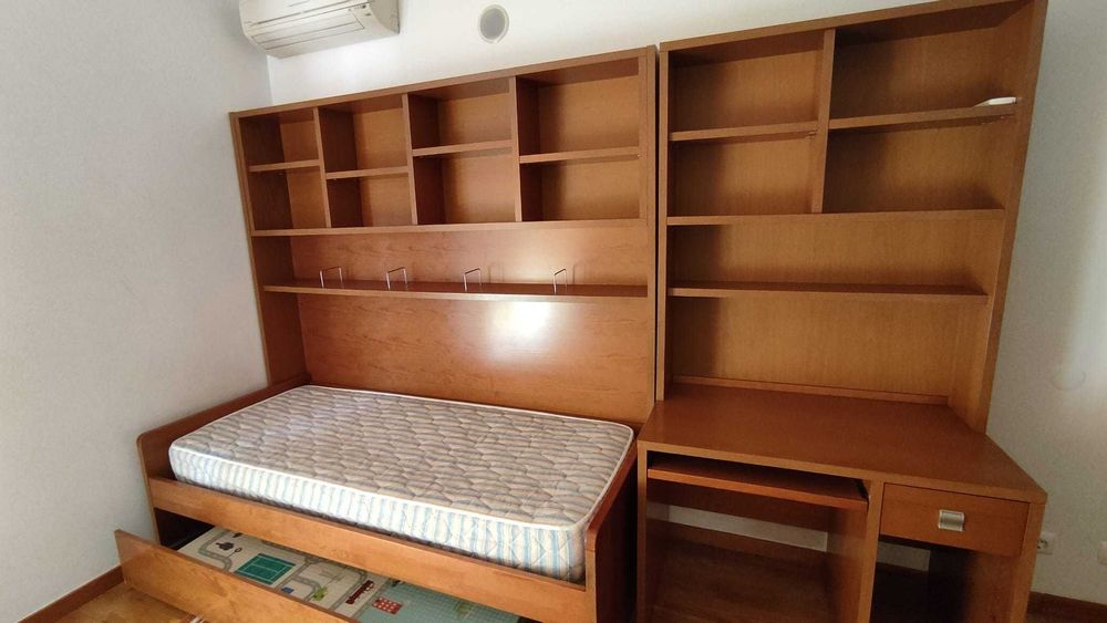 Conjunto Funcional com Cama, Secretária e Estante em Madeira