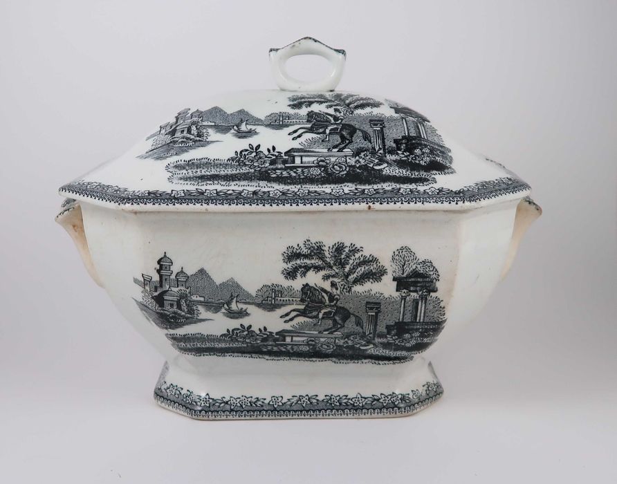 Terrina oitavada pequena Faiança de Massarelos Séc. XIX