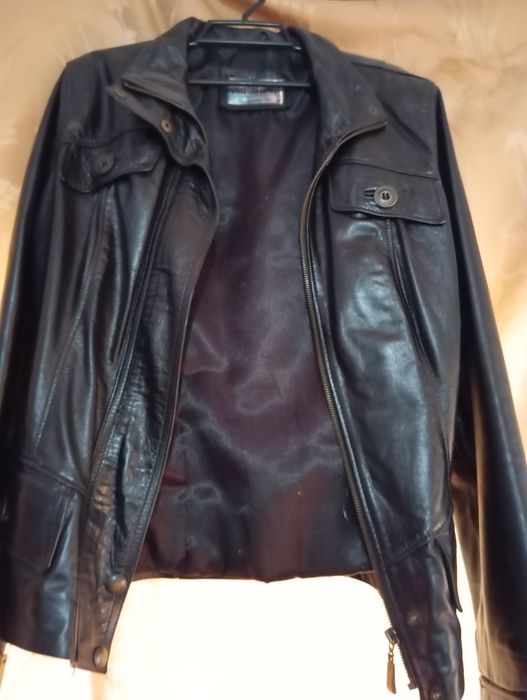 Шкіряна куртка жіноча