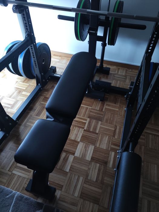 Jaula de ginásio com cabos + banco