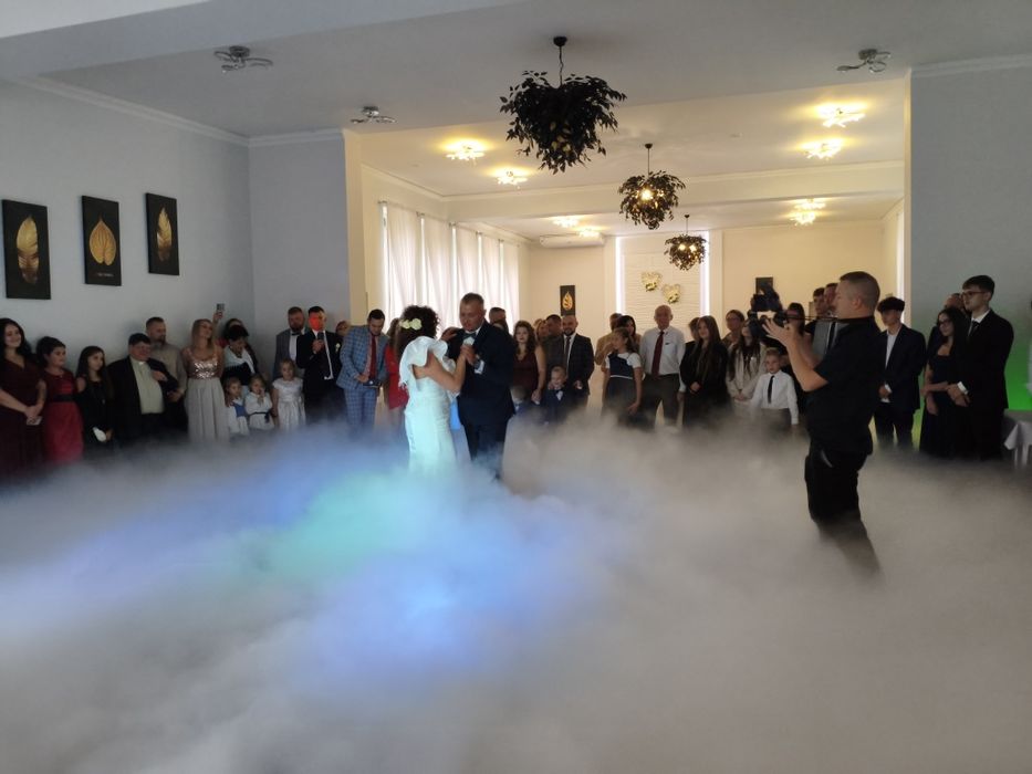 Taniec w chmurach, ciężki dym, fontanna iskier, pistolet CO2