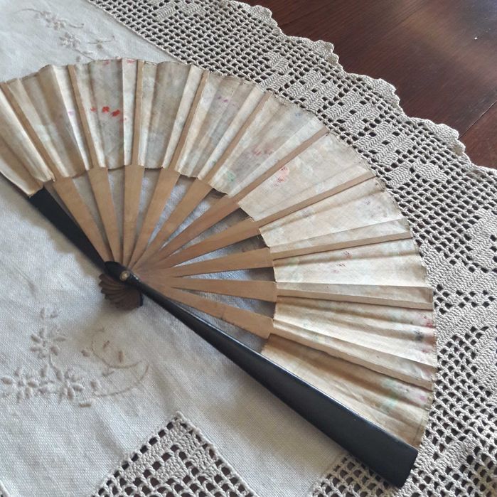 Leque antigo de origem espanhola (NOVO PREÇO)