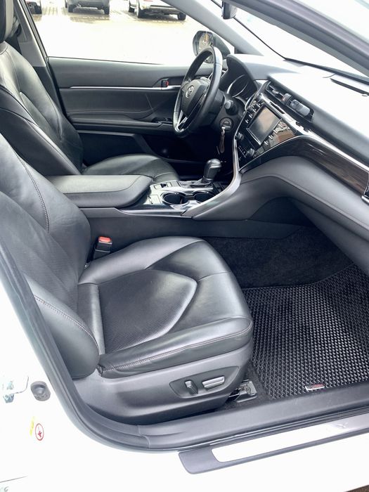 Toyota Camry Official  комплектація Elegant