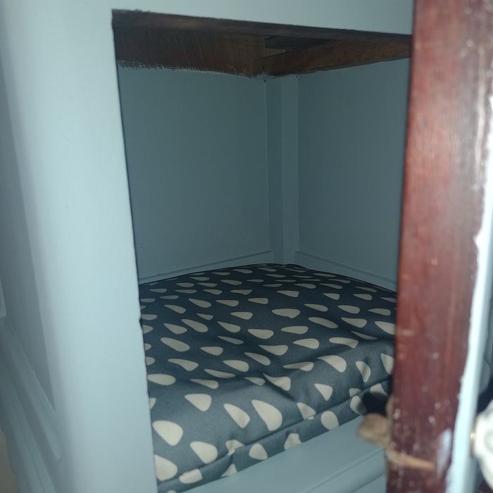 Mesa de cabeceira Casa para gato