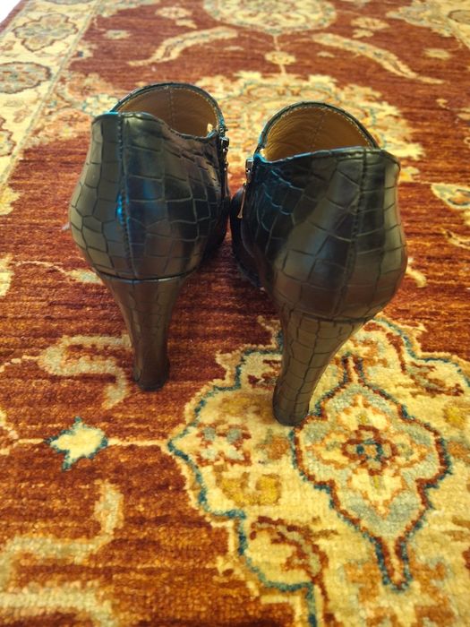 Botins em pele tamanho 38 Fericelli