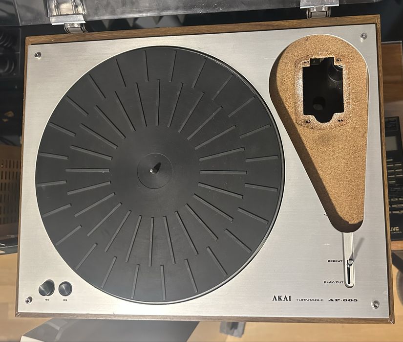 Akai AP-005 - Gira discos vintage - sem braço