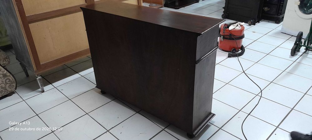 Móvel multiusos em madeira