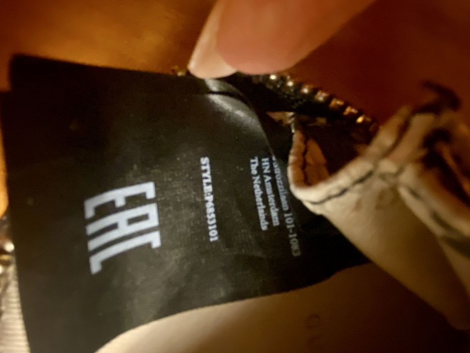 Porta Porta moedas Guess, em muito bom estado