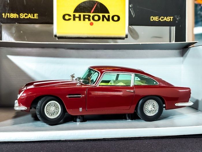 Chrono: Aston Martin DB5 1/18