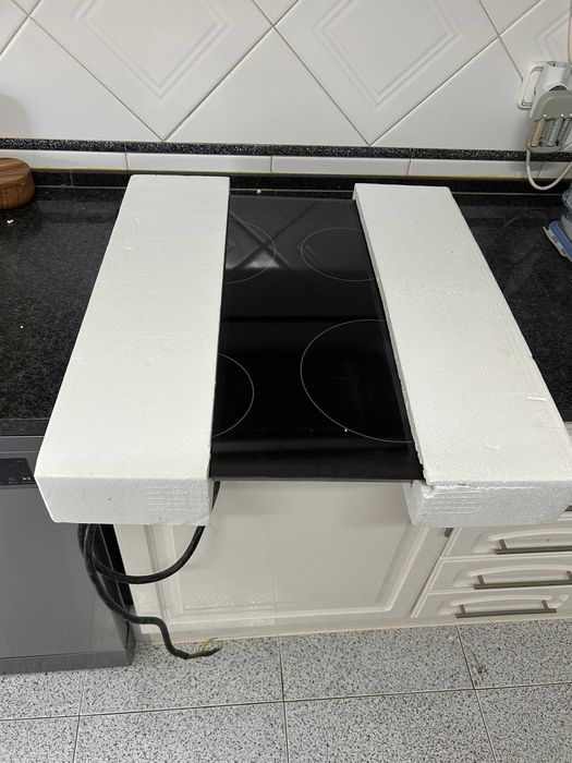 Placa de vitrocerâmica Zanussi (Made Germany)