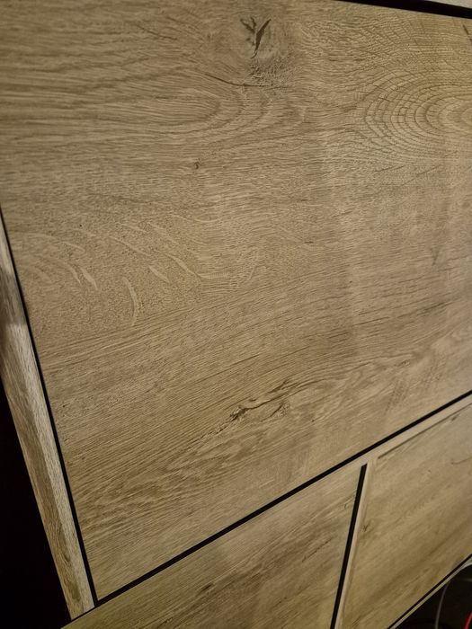 Sprzedam komodę. Nowoczesne wyposażenie.