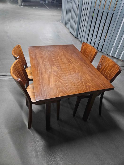 Stół drewniany z krzeslami zestaw