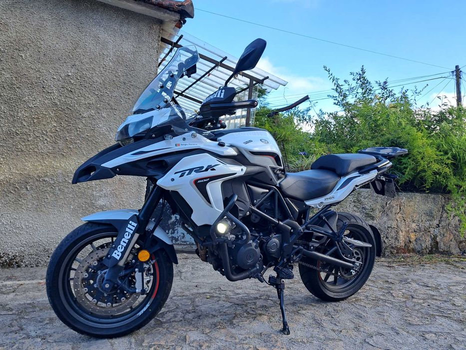 Vendo minha benelli trk 502 bom estado  revisões feitas mota em muito bom estado