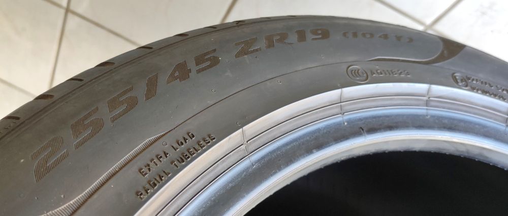 255/45R19 Pirelli PZero TM PZ4 hom.MO1 4,60mm 2020r C/B/69dB 150zł/szt