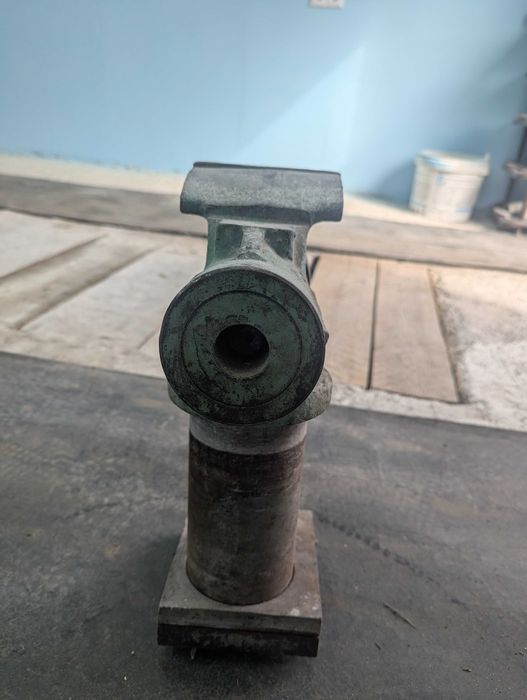 Продам тиски слюсарні