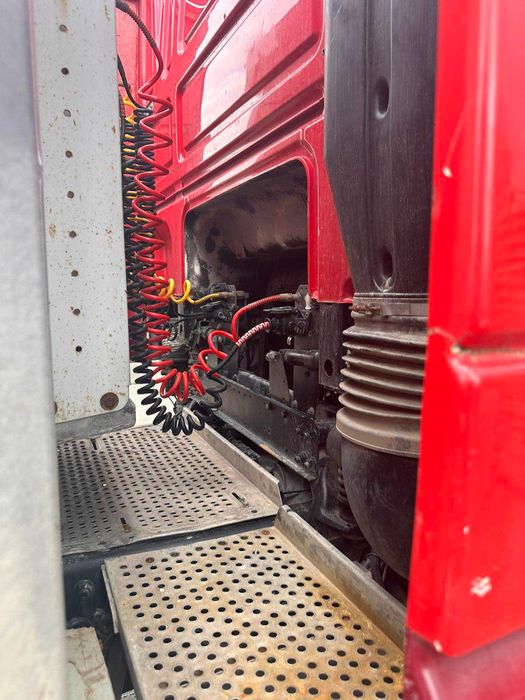 Тягач вантажний DAF XF 105