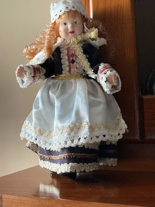 Boneca vintage nova