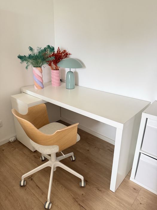 Secretária MALM c/ painel extraível IKEA