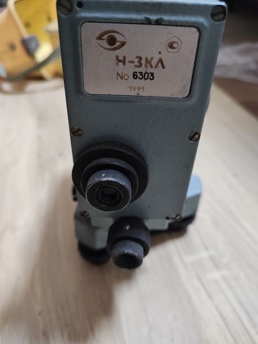 Продам нівелір, триногу та лінійку