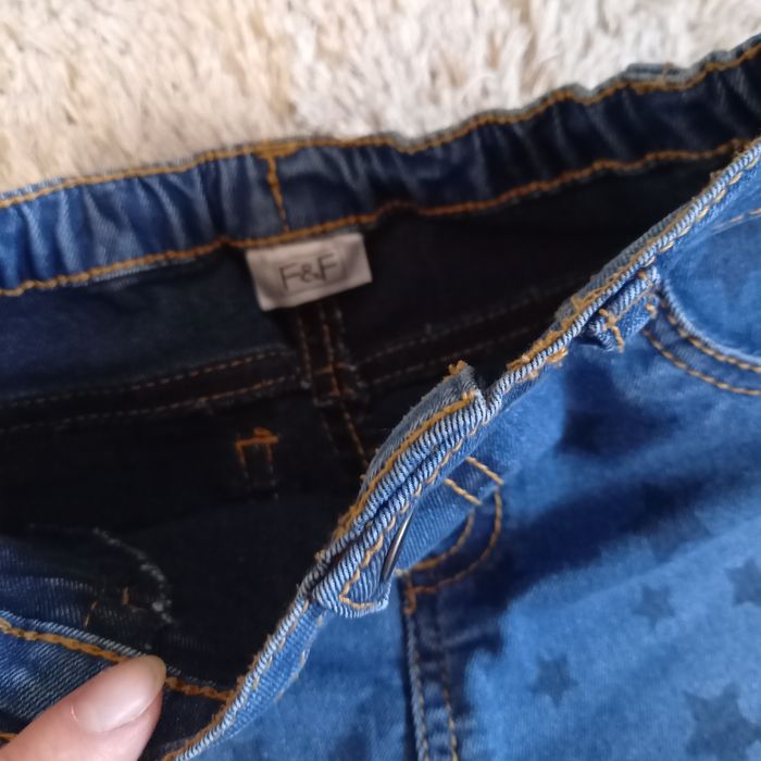 Spodnie jeansy w gwiazdki
