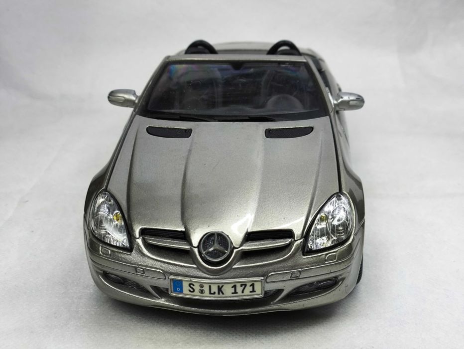 Модель Mercedes-Benz SLK 1/18 Maisto Thailand