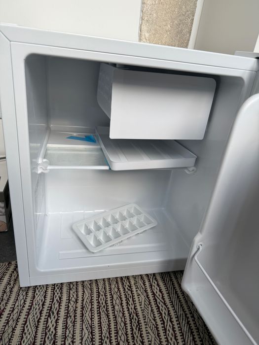 Frigorífico pequeno quase novo