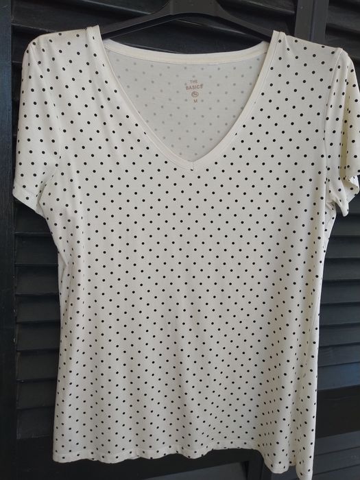 Blusa Branca com Bolinhas Pretas (Padrão Polka Dot) – Estilo Casual Elegante - C&A - Tamanho M