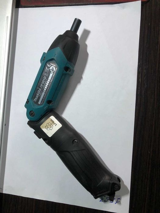Акумуляторний шурупокрут Makita DF001D