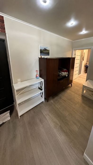 Продам 3-комн квартиру,автономное отопление ГАЗ  кирпичный дом, гараж, м. Левада