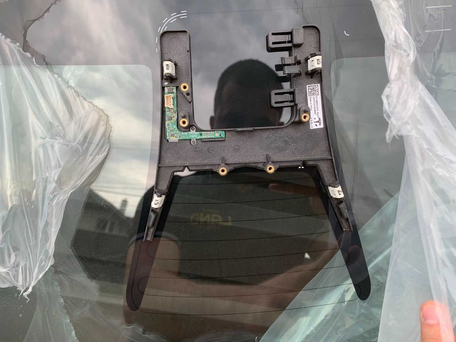 Скло лобове Model Y 2022