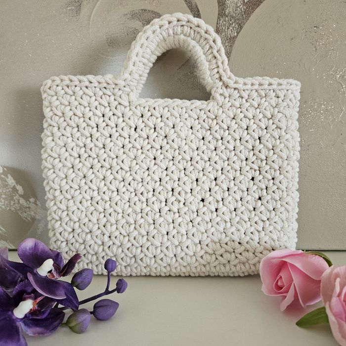 Bolsa em croché feita a mão