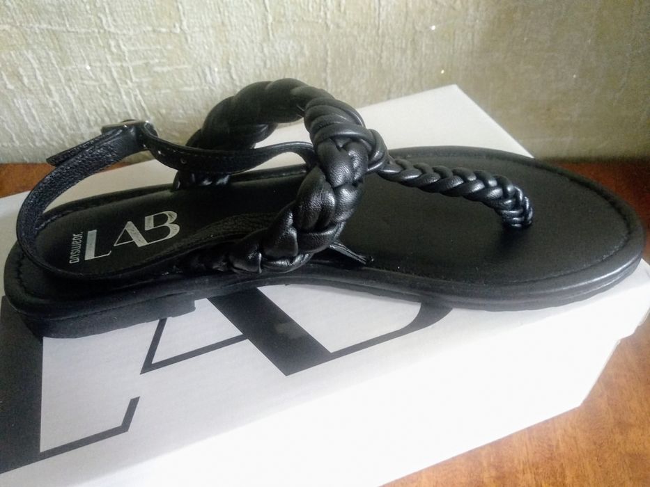 Нові шкіряні босоніжки 37,39