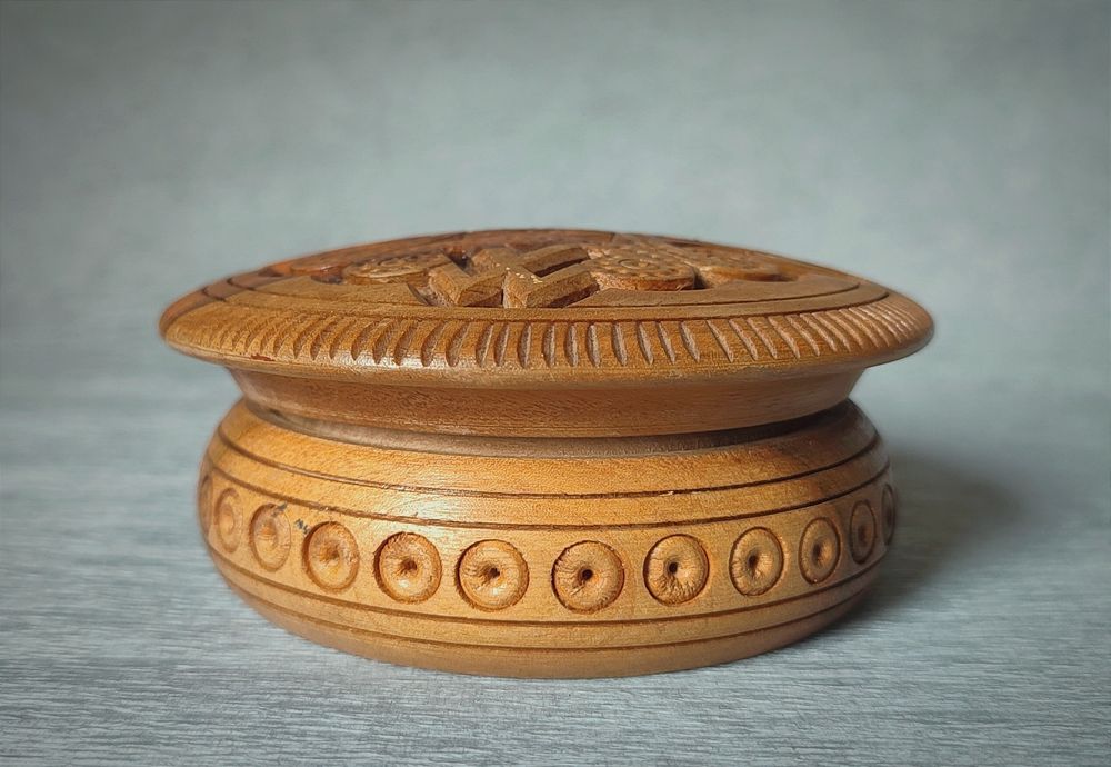 Скринька, шкатулка дерев'яна