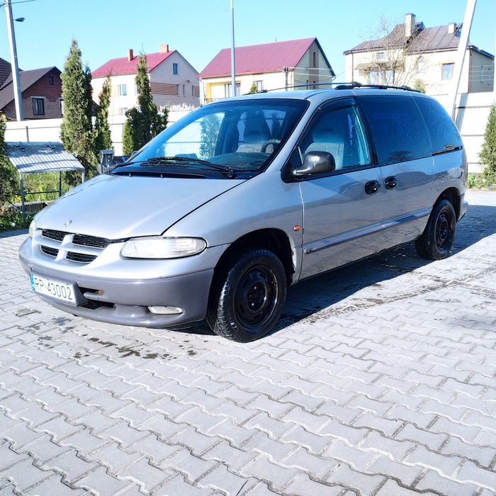 Крайслер Вояжер.