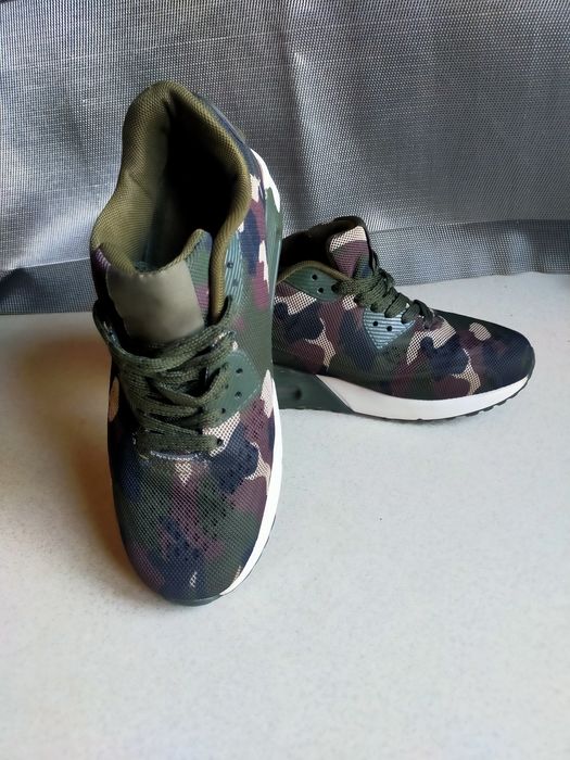 Buty sportowe Air Max Moro 40 jak nowe