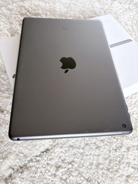 Ipad apple 8 gen 32 gb + etui klawiatura logitech combo touch